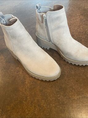 Universal Threads Suede like Canvas Stone Colored Zip Bootie. Size 7.5